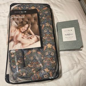 ✨Dock a Tot Deluxe Plus w/2 Covers✨